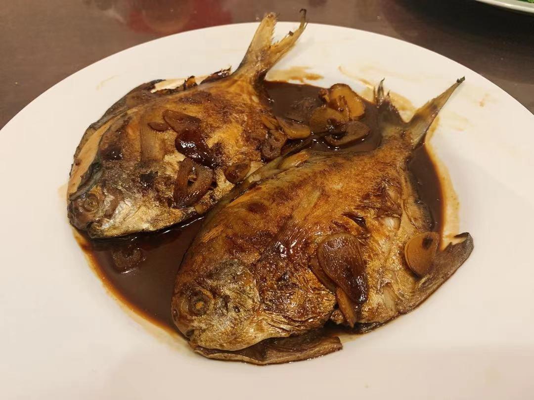 传统中式红烧平鱼