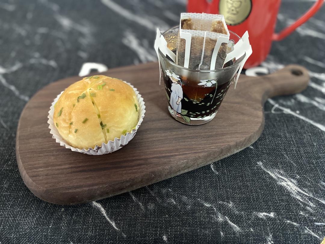 一款从韩国红到全世界的蒜香奶酪包