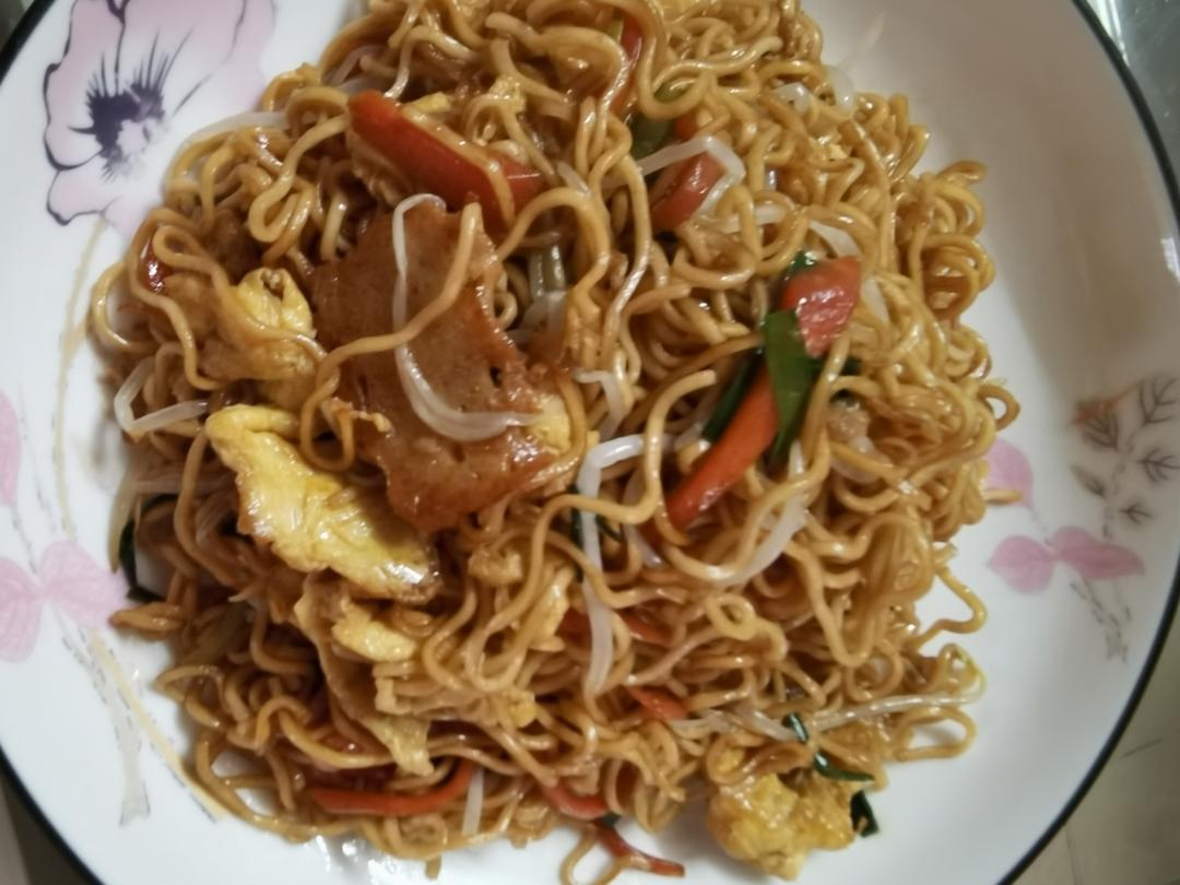 小朋友们最喜欢的家常炒面🍝宝妈们一定要试试‼️简单又美味～