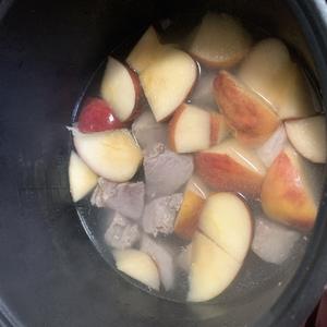 瘦身无油汤—苹果瘦肉汤的做法 步骤4