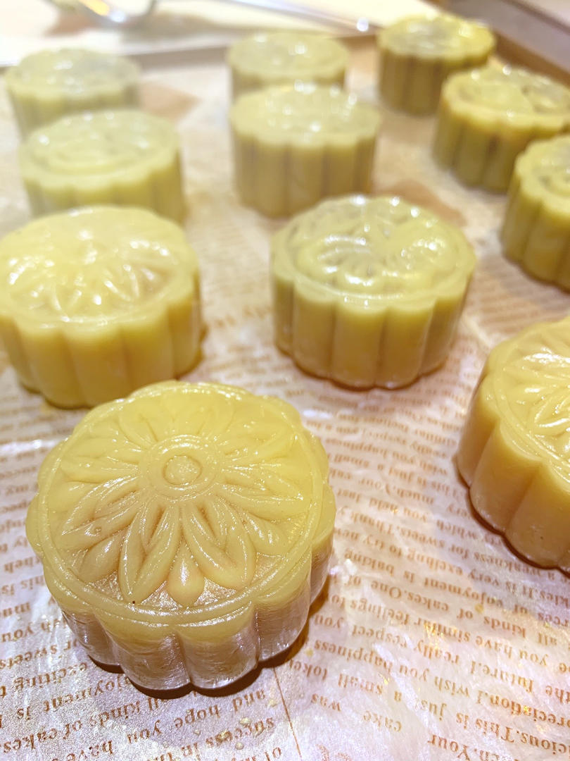 广式月饼—蛋黄莲蓉月饼