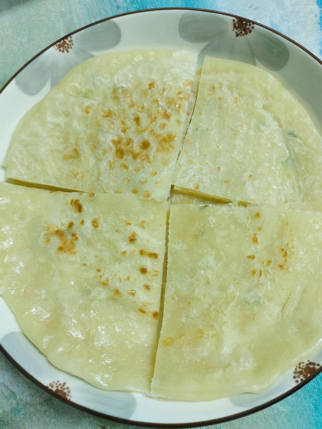 烙饼不硬的小窍门 掌握了你也能看出柔软多层凉了不硬的小油饼