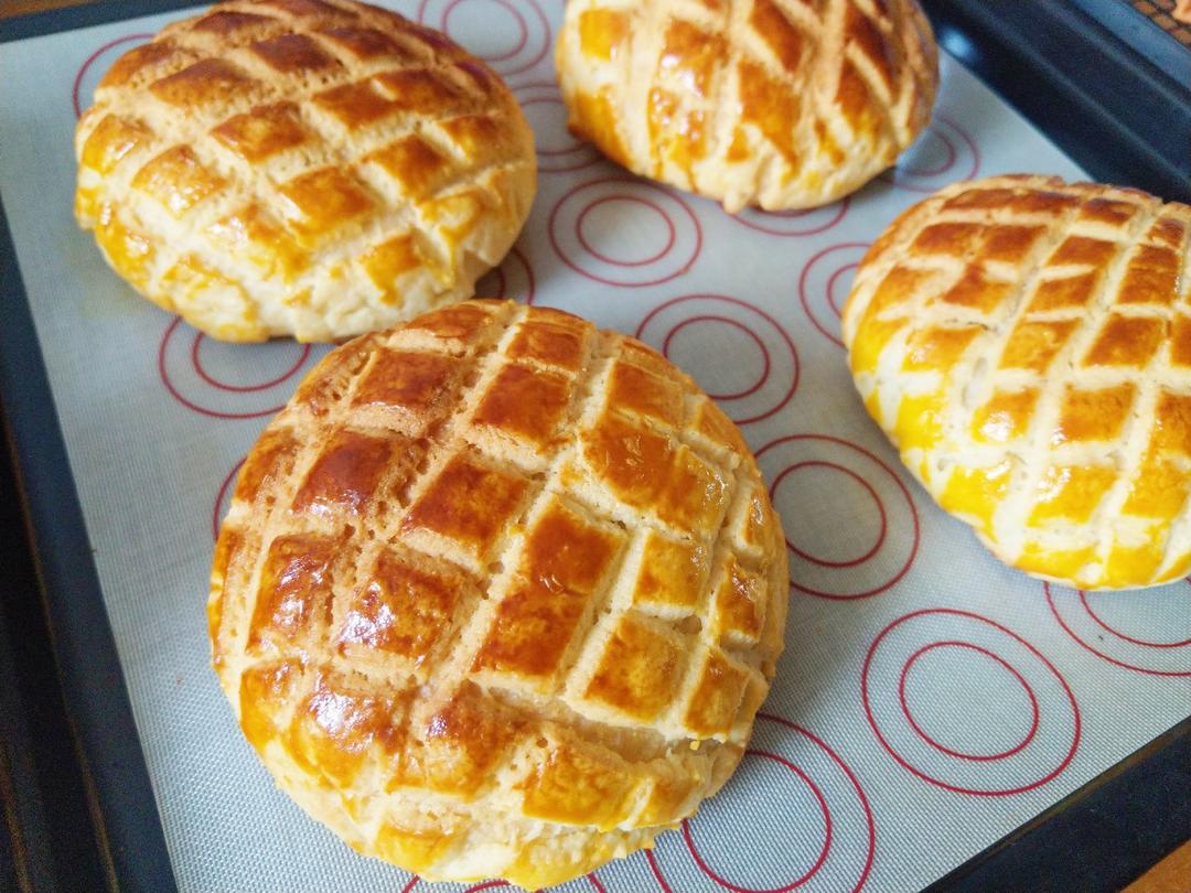 好吃到炸裂的港式菠萝包（附带制作酥皮的小视频）