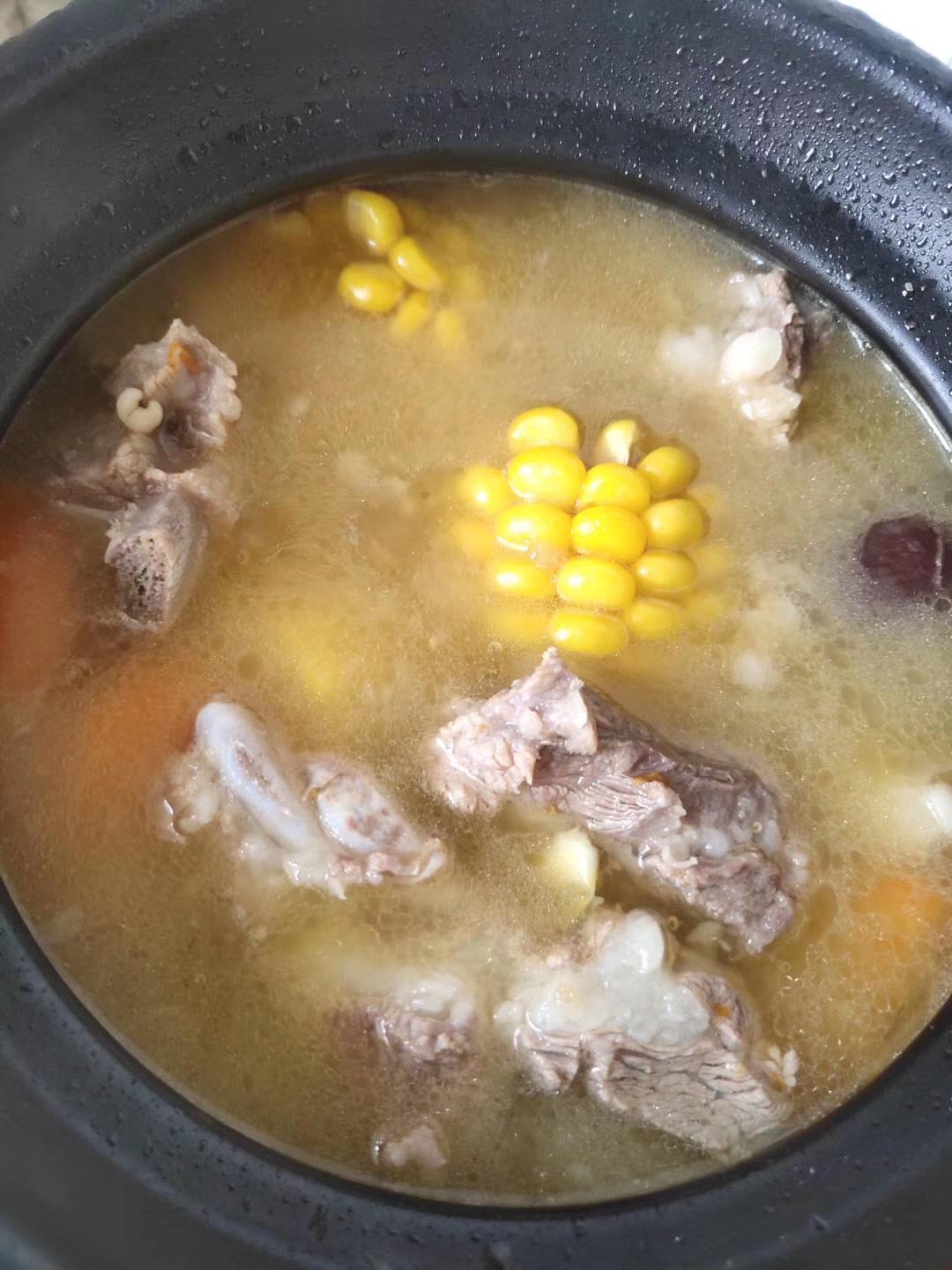 排骨玉米煲汤（浓浓的汤汁，一点不腻人，好吃到爆）