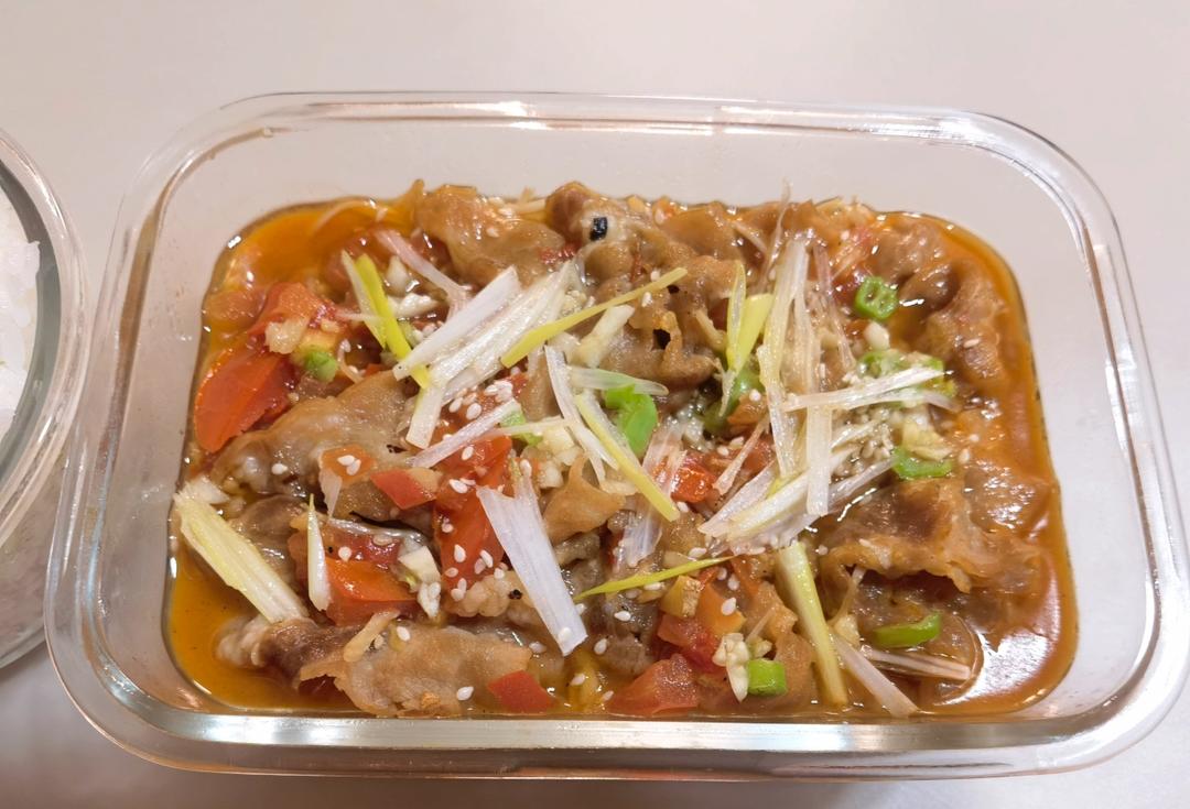 厨师长教你：“酸汤肥牛”的家常做法，金汤鲜香，酸辣开胃