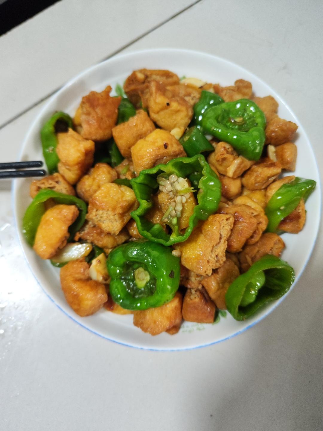 青椒油豆腐——这样做比肉还好吃的油豆腐