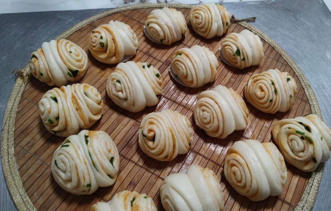 🌺椒盐葱香花卷🌺（操作简单，好吃又好看）