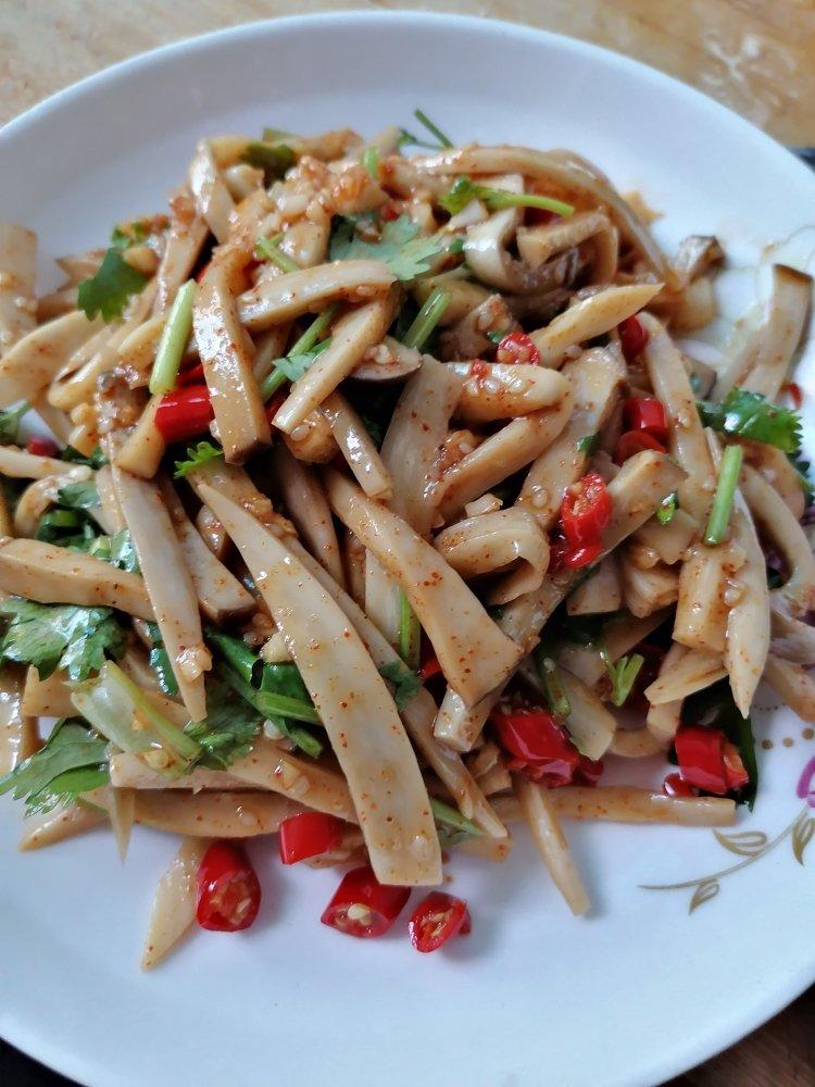 比肉还好吃的【手撕凉拌杏鲍菇】，上桌扫光光