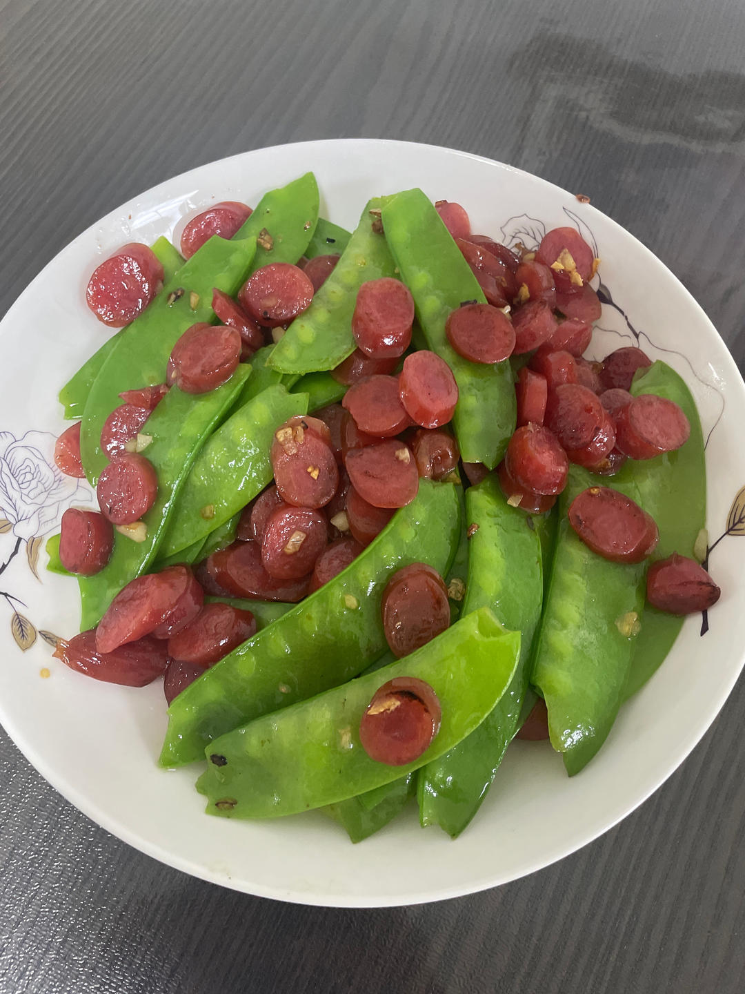 无比简单的荷兰豆炒腊肠，营养又好吃～！