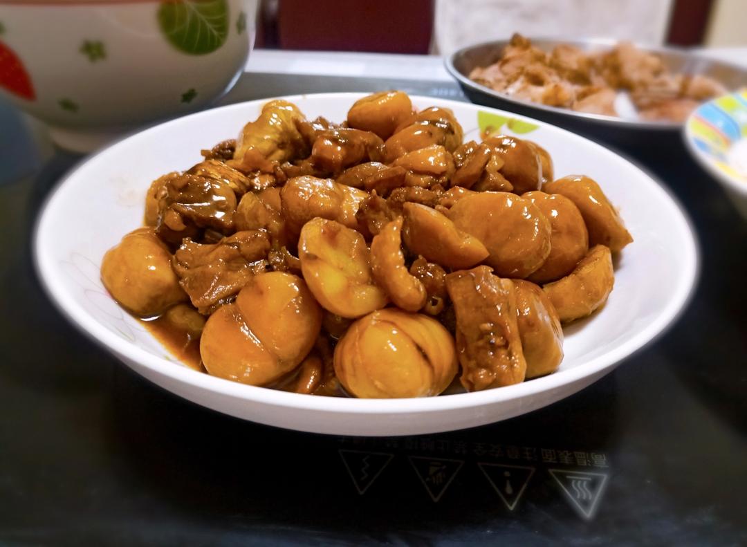 香甜软糯，汤汁浓郁的板栗烧鸡