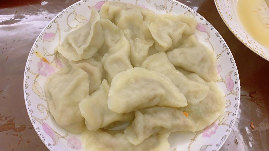 香菇木耳胡萝卜鸡蛋猪肉饺子