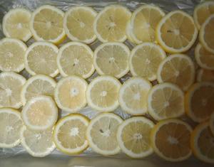 新鲜柠檬片的做法 步骤2