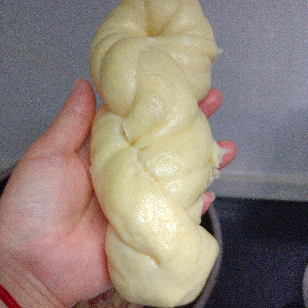三个鸡蛋一碗面 不用油炸不用烤箱 做蒸麻花比面包更好吃