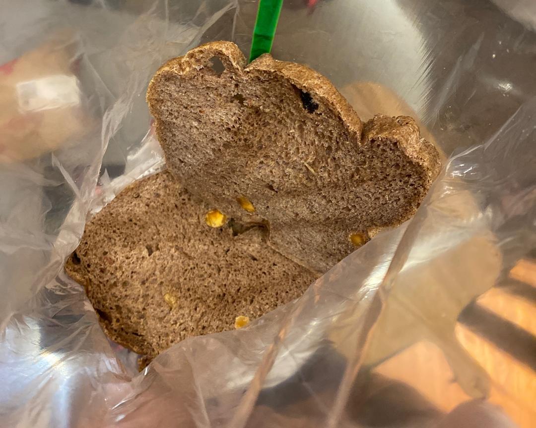 面包机版黑全麦吐司（黑全麦含量为2/3，低脂低糖饱腹）