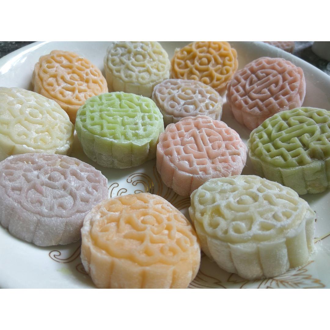 喵了个咪soga做的绿豆沙蛋黄冰皮月饼