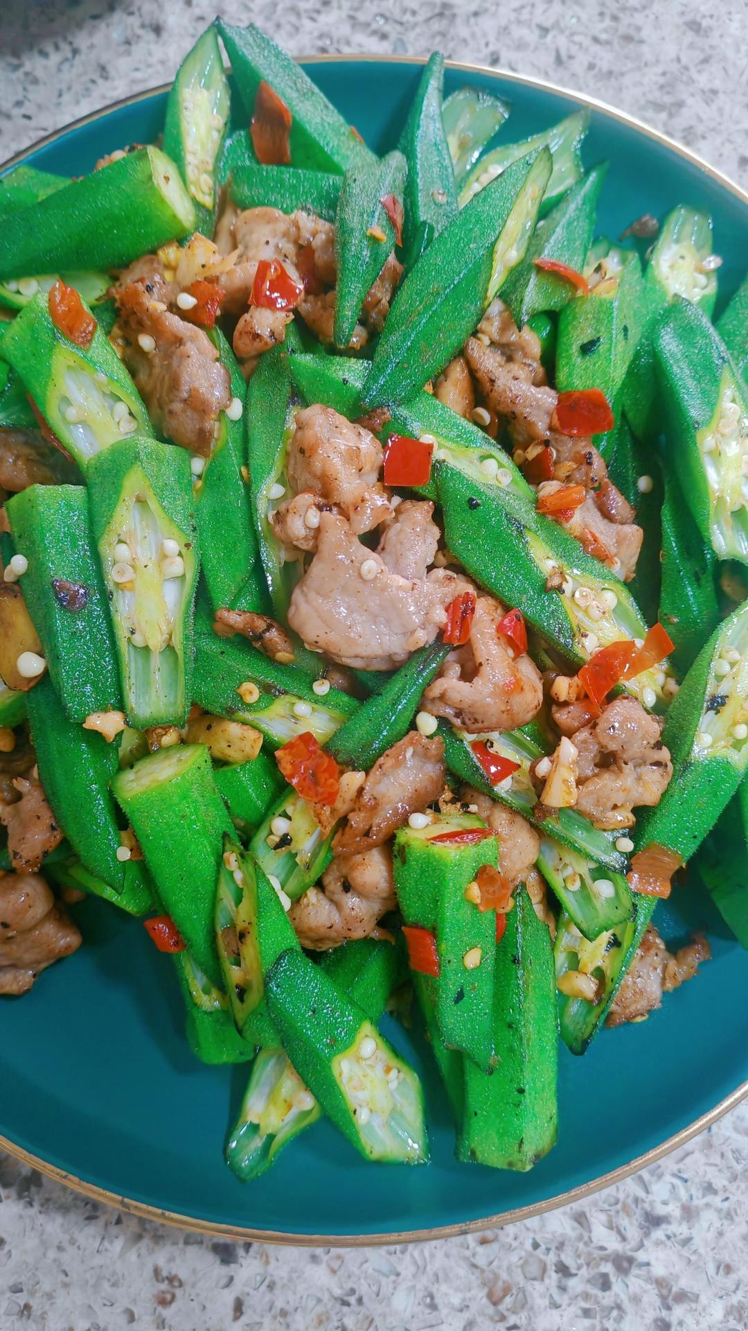 超级下饭的秋葵小炒肉