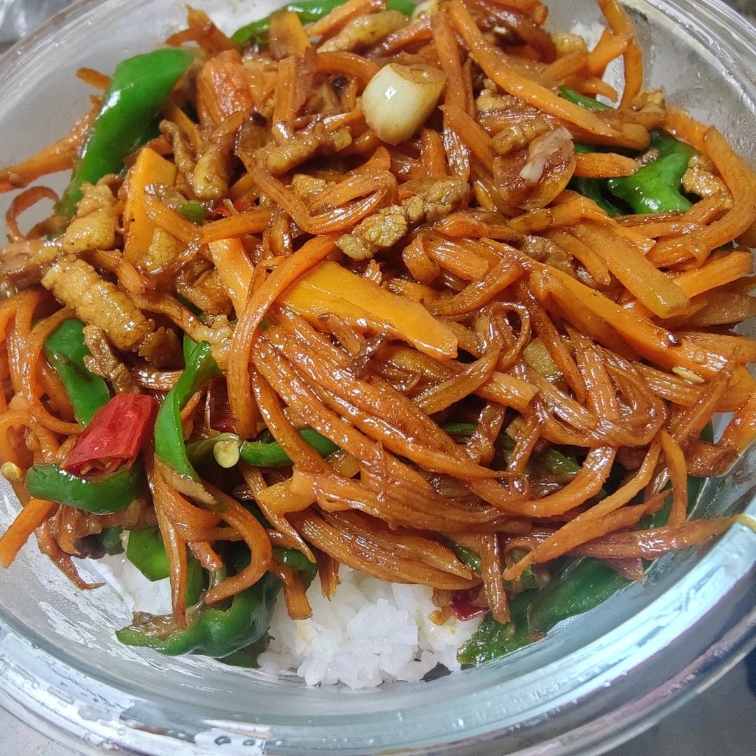 超级下饭胡萝卜丝炒肉