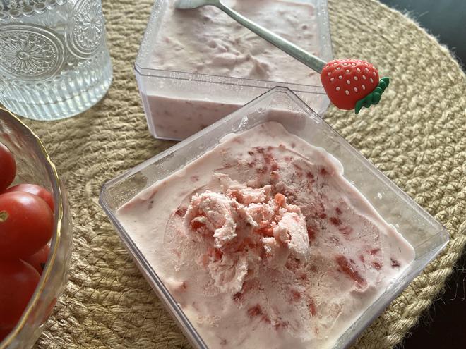 草莓奶油冰淇淋（无冰淇淋机）的做法