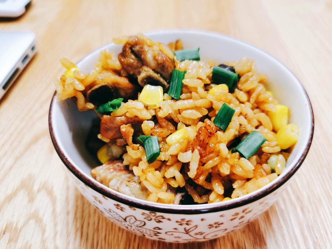 【排骨焖饭】