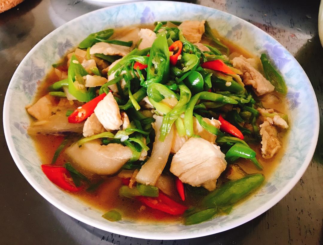 水芹菜炒五花肉