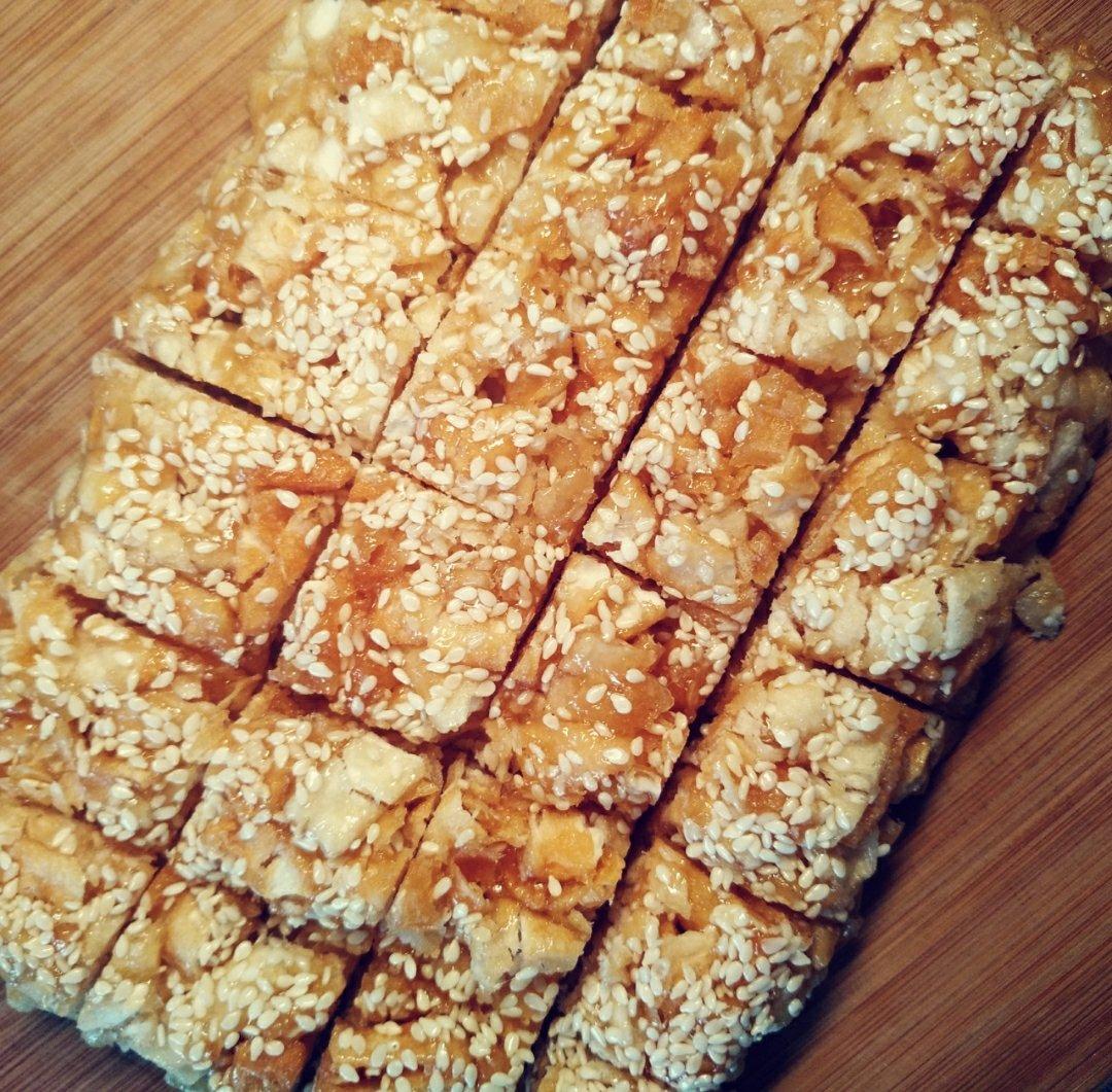 用饺子皮做“萨其马”