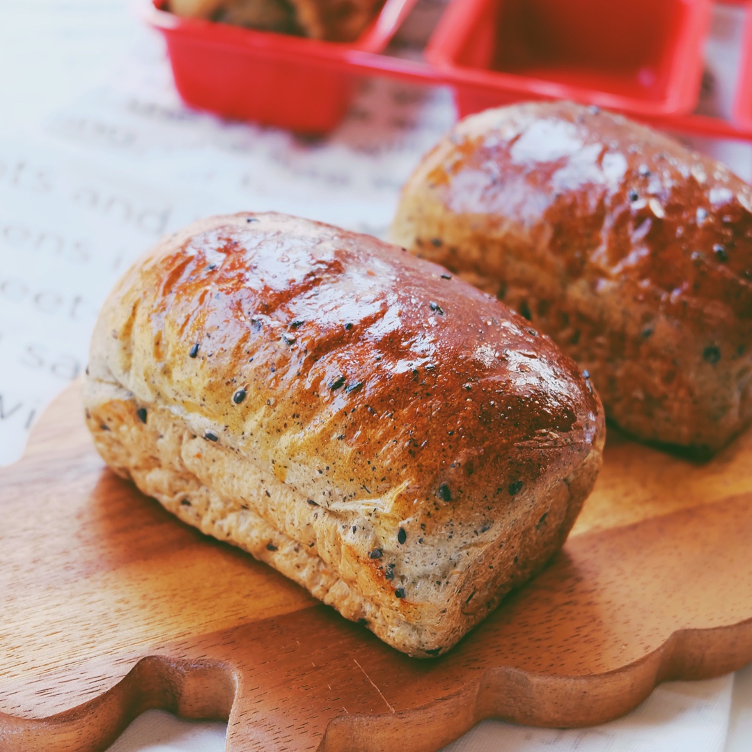 阿美丁1984做的黑芝麻小土司