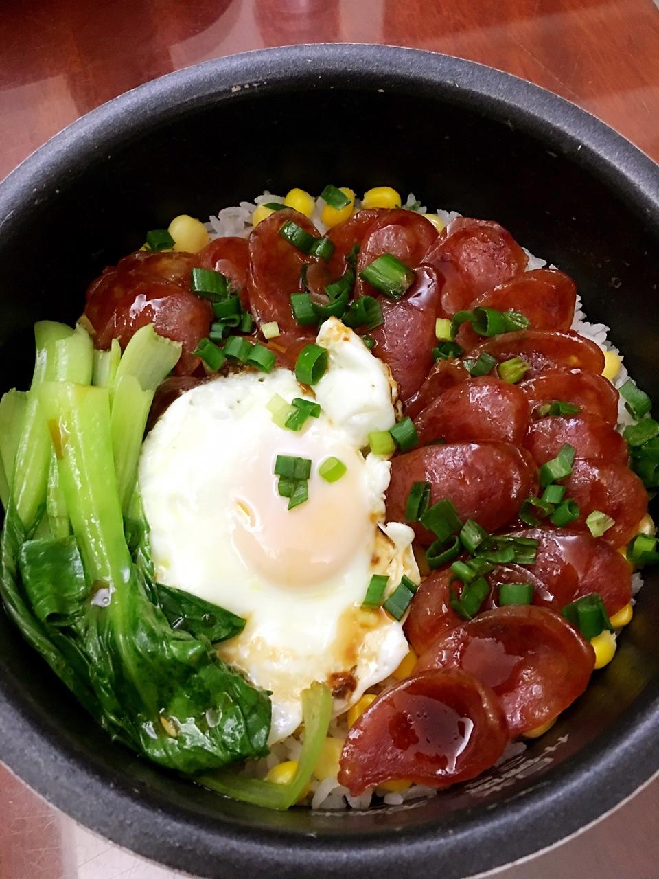 陈小姐kiki做的邱莹莹的腊肉饭电饭煲版