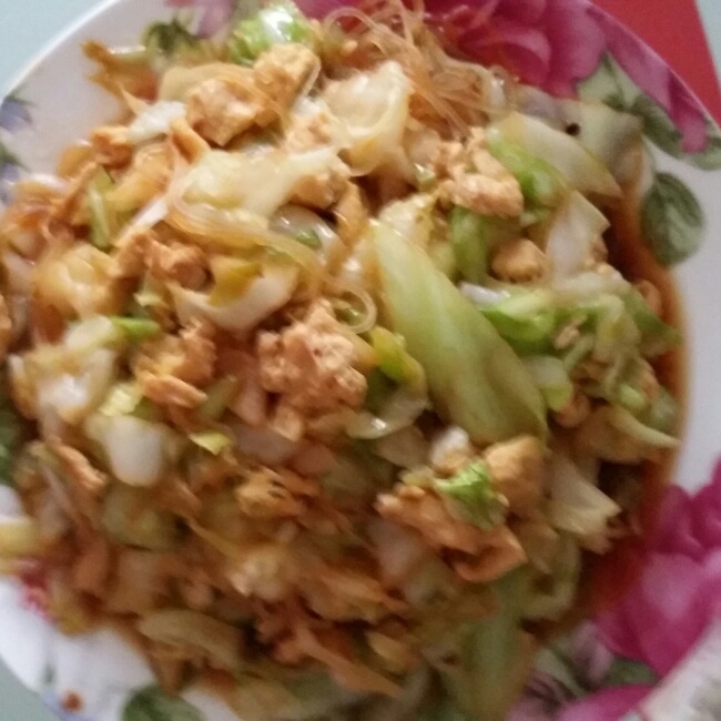 包菜粉丝炒鸡蛋