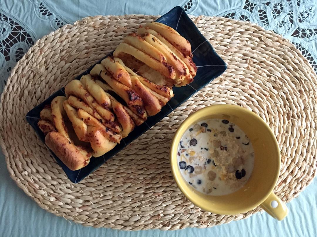 手撕千层肉松面包