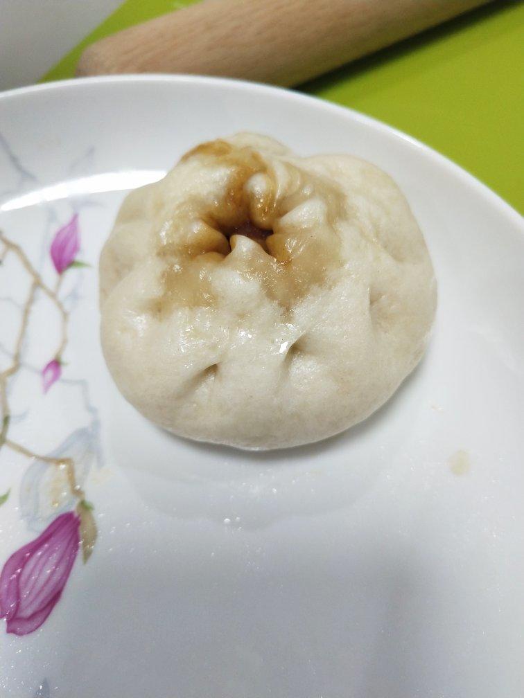 云朵般松软爆浆蜜汁叉烧包