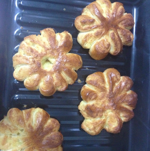 椰蓉花形面包