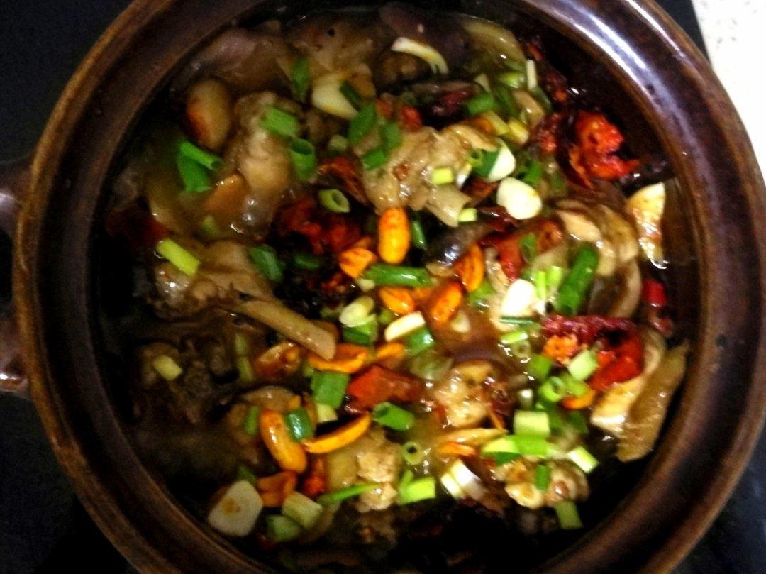 砂锅鸡煲
