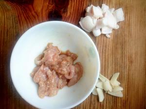 秀珍菇炒肉的做法 步骤3