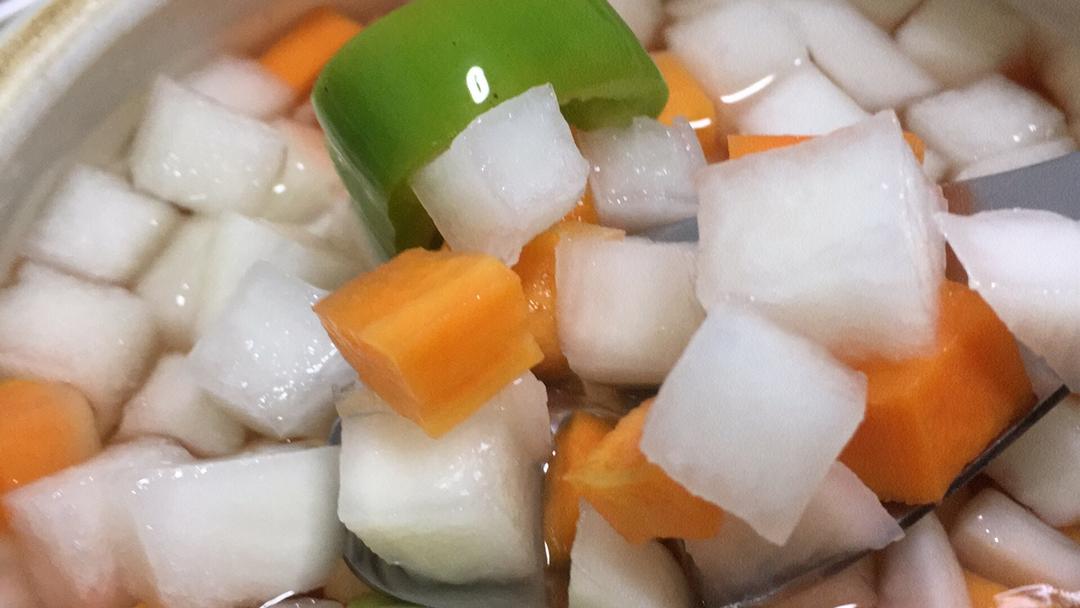 脆爽萝卜丁（开胃小菜）