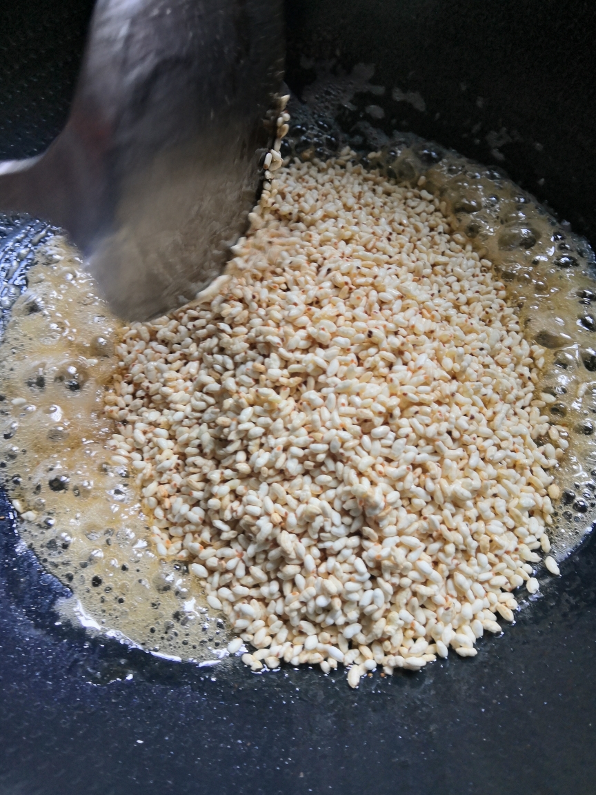 自制大米花糖的做法 步骤5