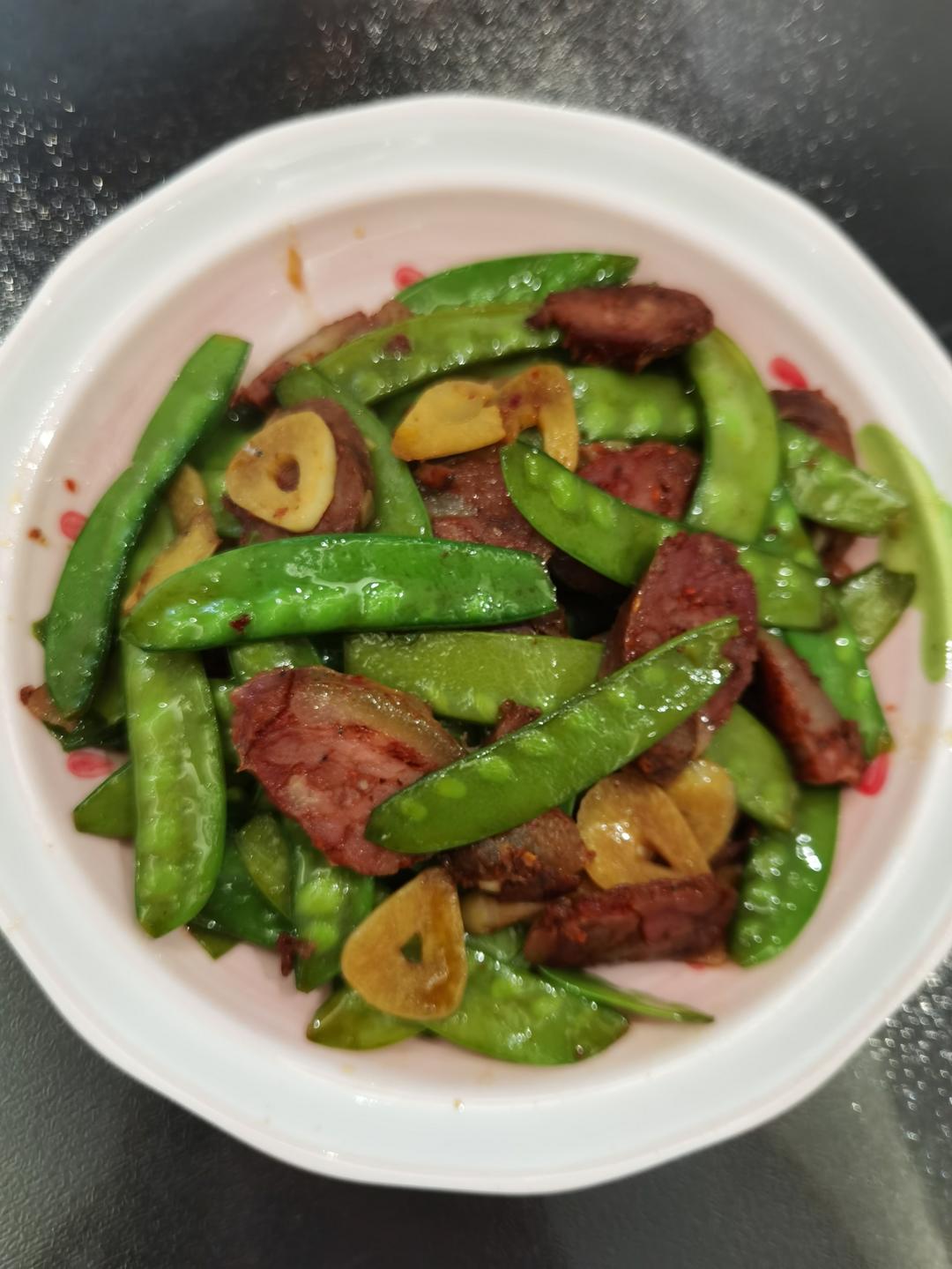 无比简单的荷兰豆炒腊肠，营养又好吃～！