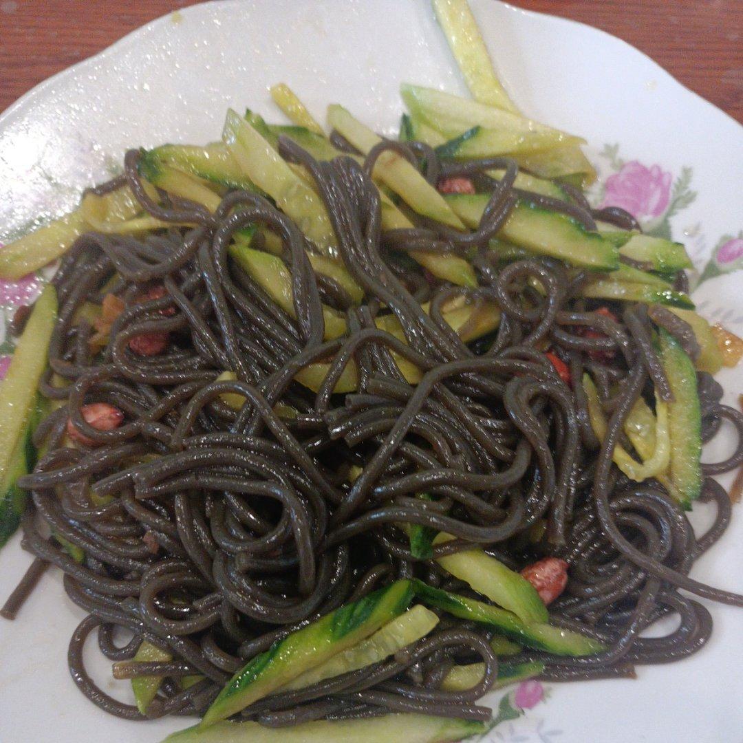 减脂爽口的凉拌蕨根粉！也太好吃了吧！！
