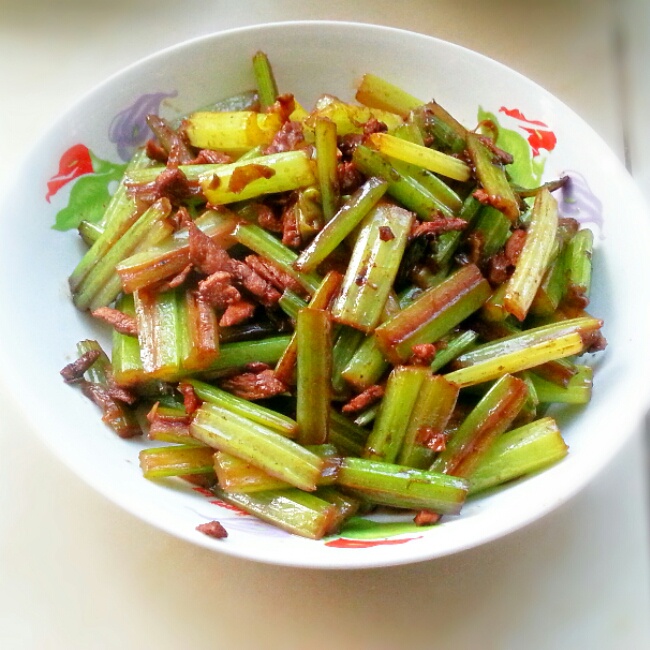 芹菜炒肉