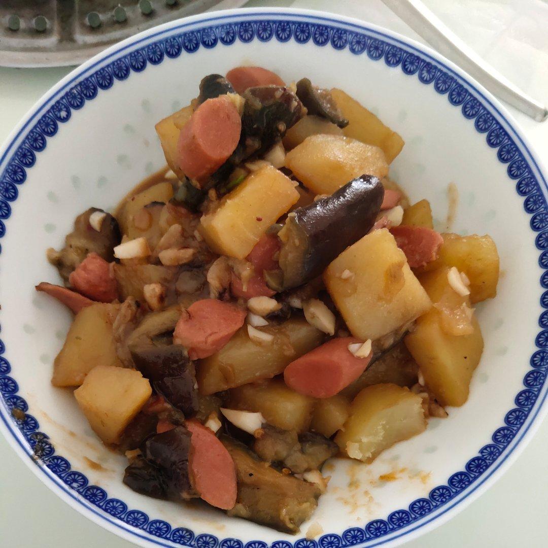 上班族的快手简单晚餐——土豆炖茄子