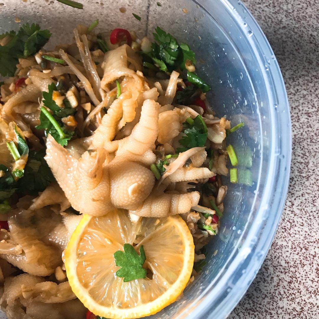 【酸辣无骨凤爪】