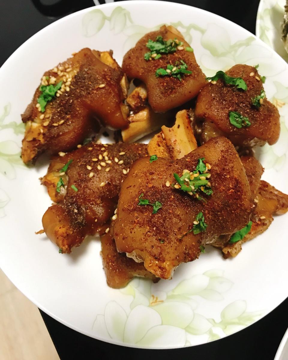 香酥烤猪蹄