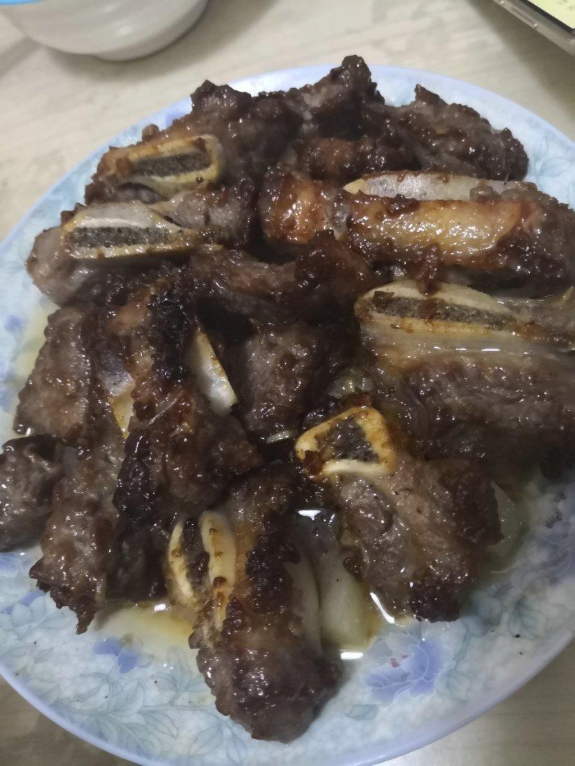 香酥排骨蒸土豆