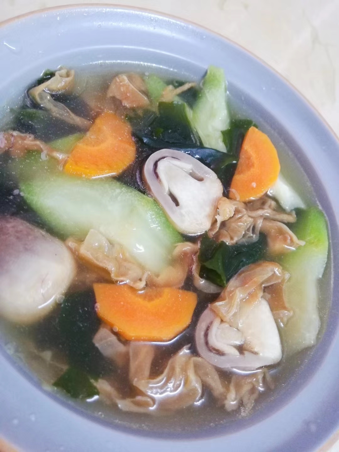 丝瓜高钙菜汤🌈高钙菜，市场上的蔬菜新宠，有很好的食疗养生效果🥗的做法