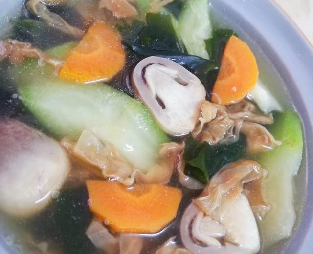 丝瓜高钙菜汤🌈高钙菜，市场上的蔬菜新宠，有很好的食疗养生效果🥗的做法