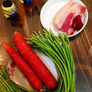 胡萝卜豆角焖饭的做法 步骤1