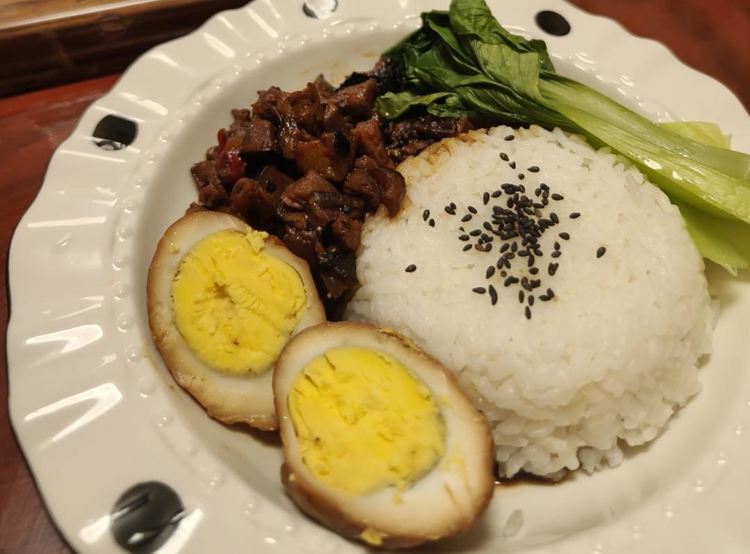 洋葱酥卤肉饭
