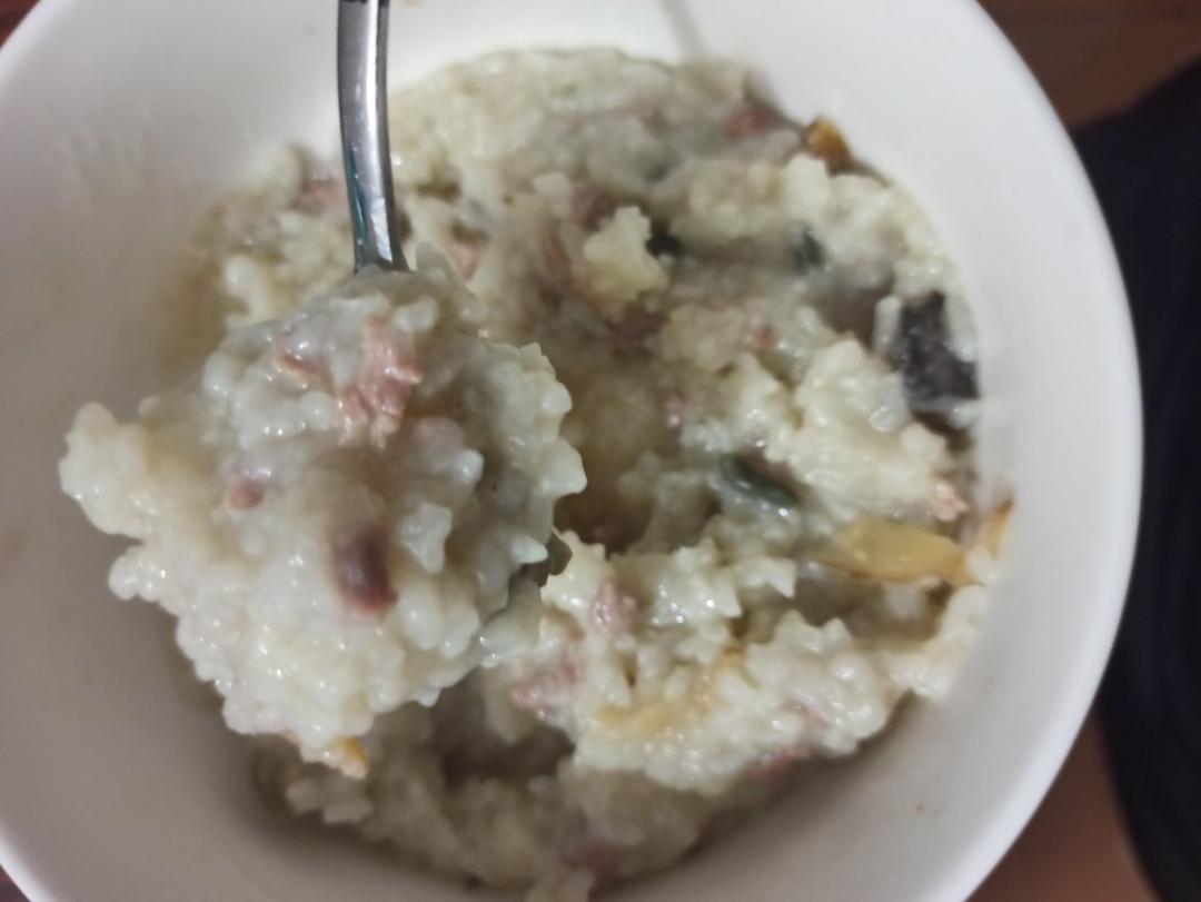 “懒人版电饭锅皮蛋瘦肉粥”，还超级好吃（详细菜谱）