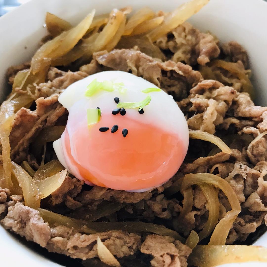 【温泉蛋肥牛盖饭】