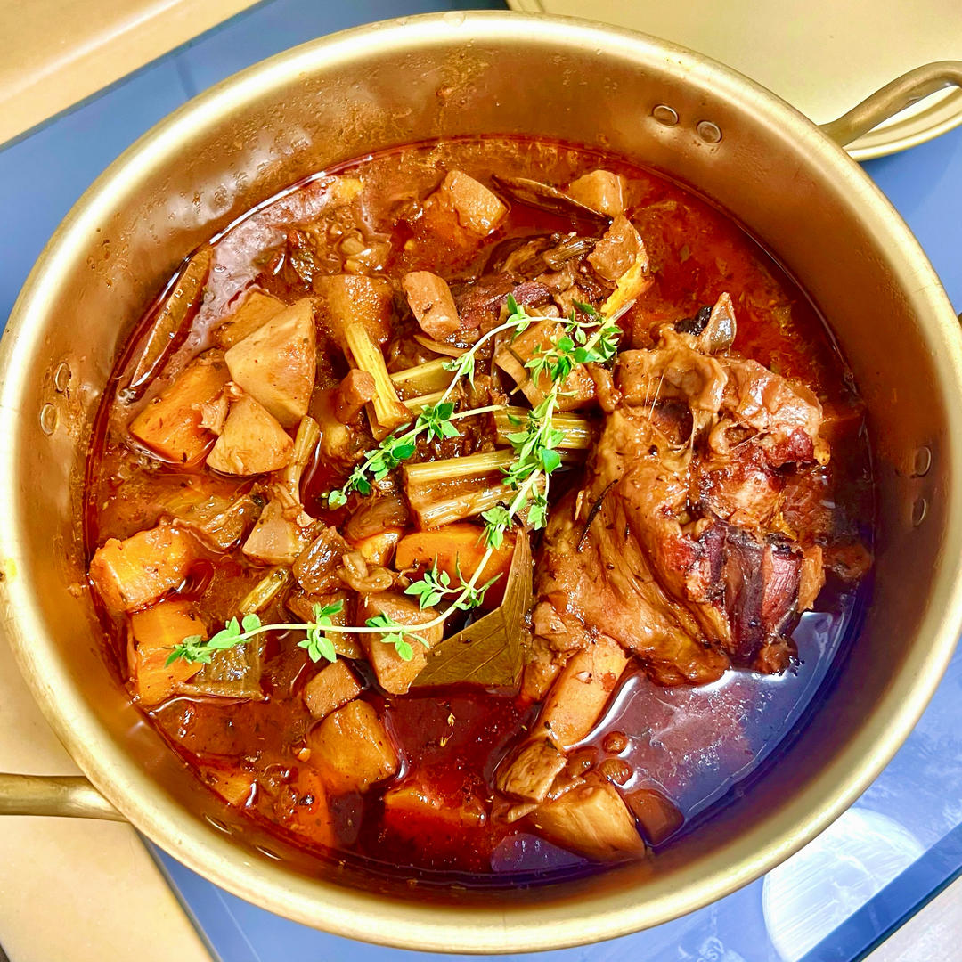 红酒慢炖羊腿 奶酪（braised lamb shanks, polenta）