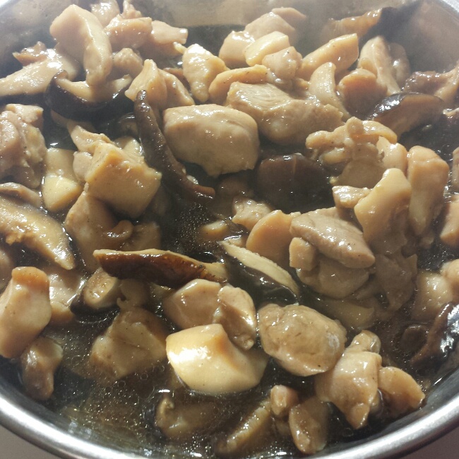 香菇蒸鸡腿肉